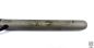 Preview: Handgeschmiedeter Kubotan HC-22-2 Unikat (Custom Made) von vorne auf weißem Hintergrund. Seriennummer SN sichtbar, Totenkopf-Gravur, schwarzer Paracord-Fangriemen, 3 Bohrungen. GPSR: Chargennummer/Hersteller SN für Rückverfolgbarkeit. Nur als Grifffestige