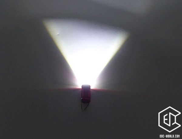 Mini-Taschenlampe mit Halterung, rot