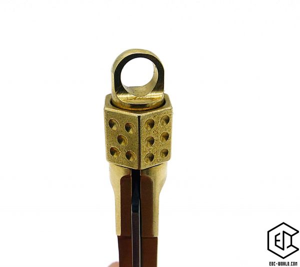 EDC Messer mit Würfel